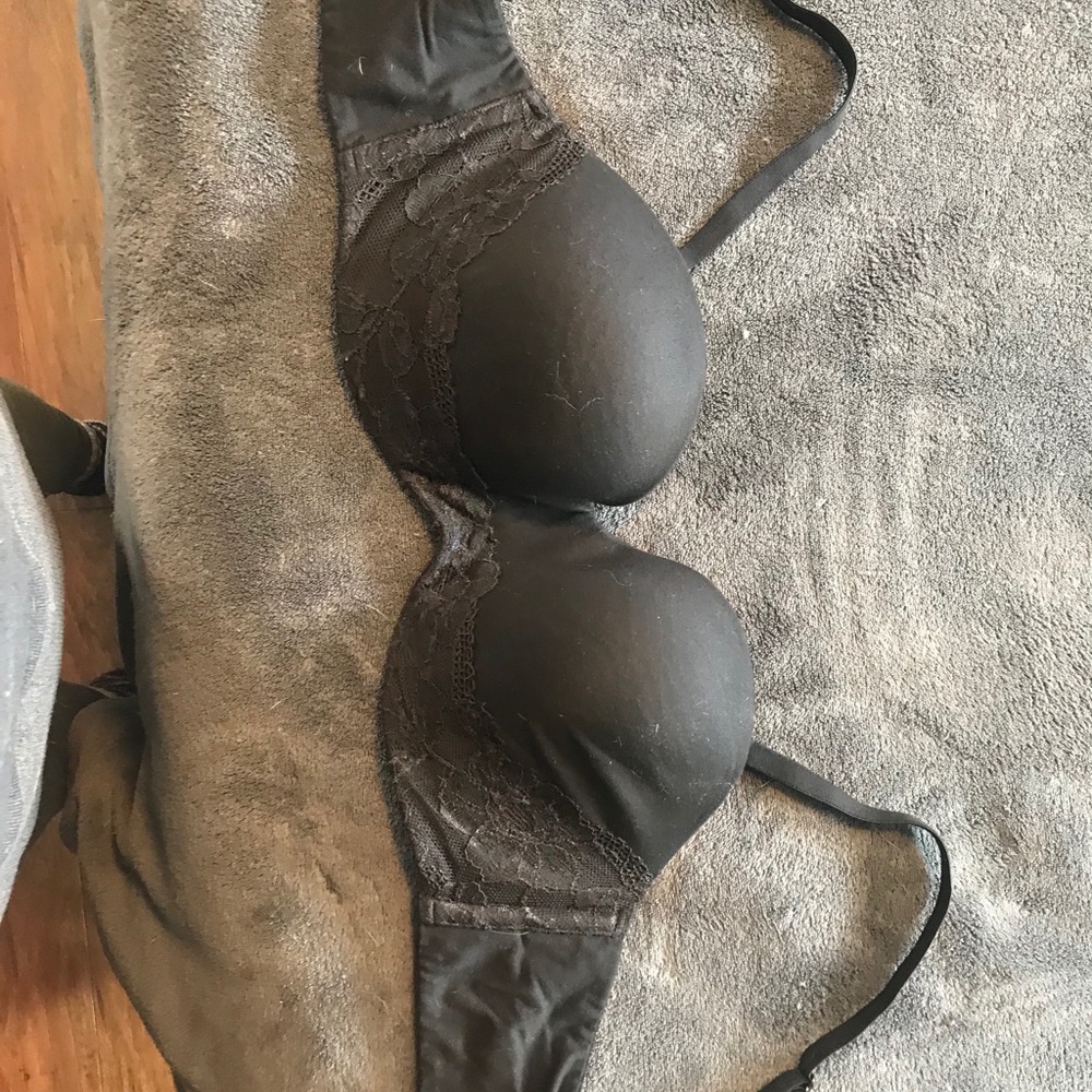 Black laced bra